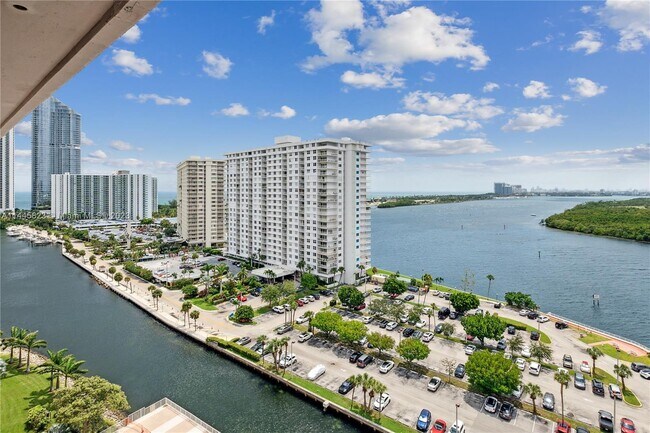 Building Photo - 400 Kings Point Dr