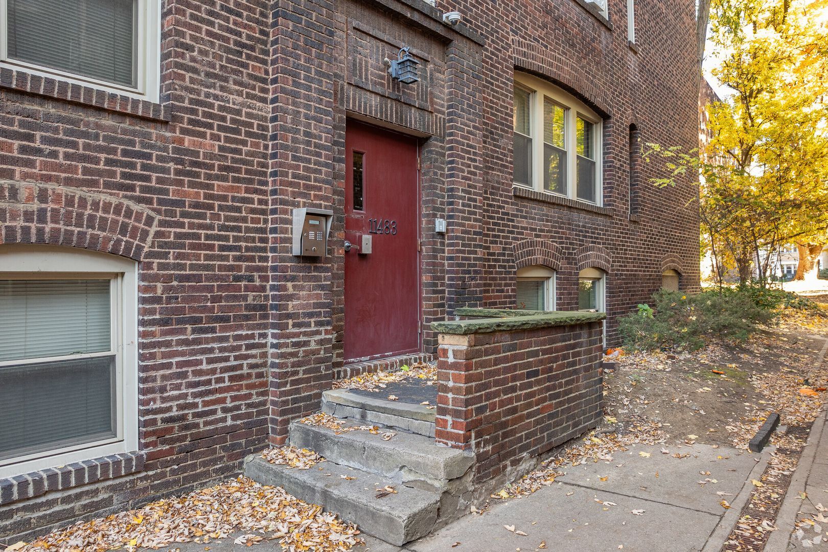Beautiful Renovated Units – photo 5