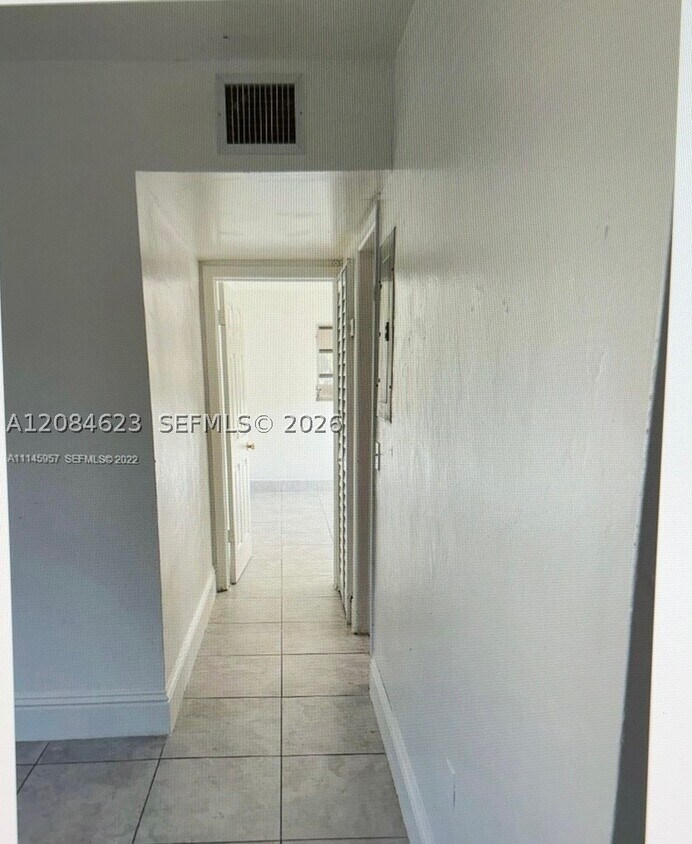 Building Photo - 1020 NW 106th St