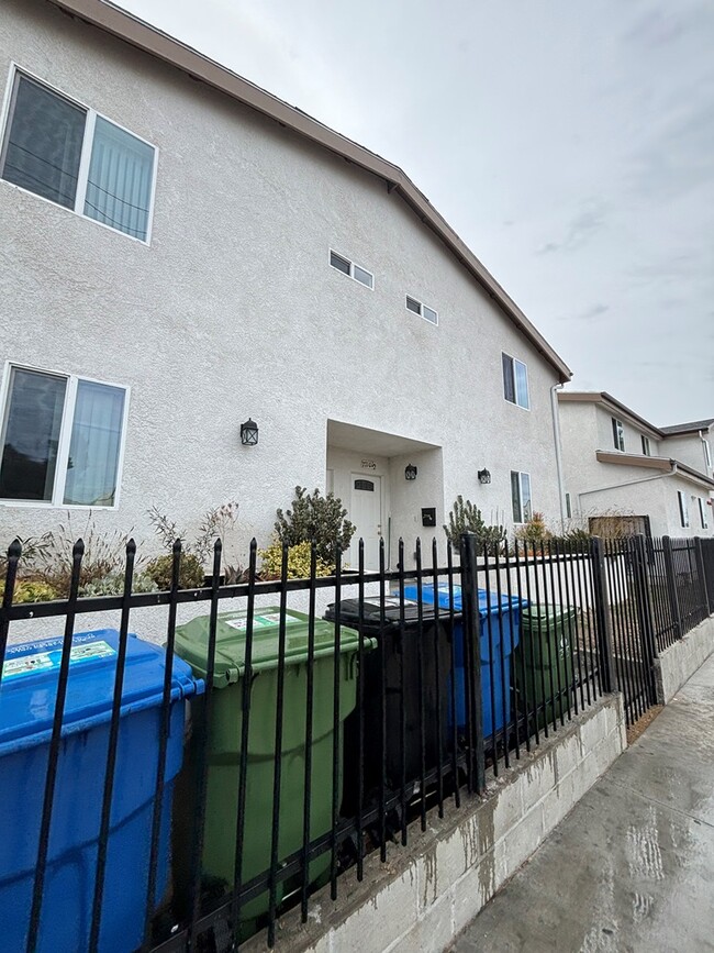 Building Photo - 7710 S Hoover St