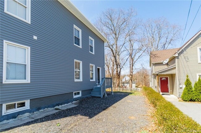 Building Photo - 31 Willetts Ave