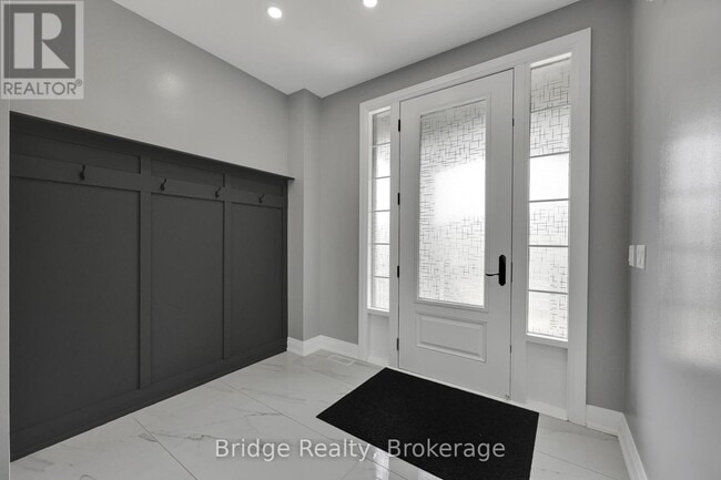 Building Photo - 1343 Upper Thames Dr