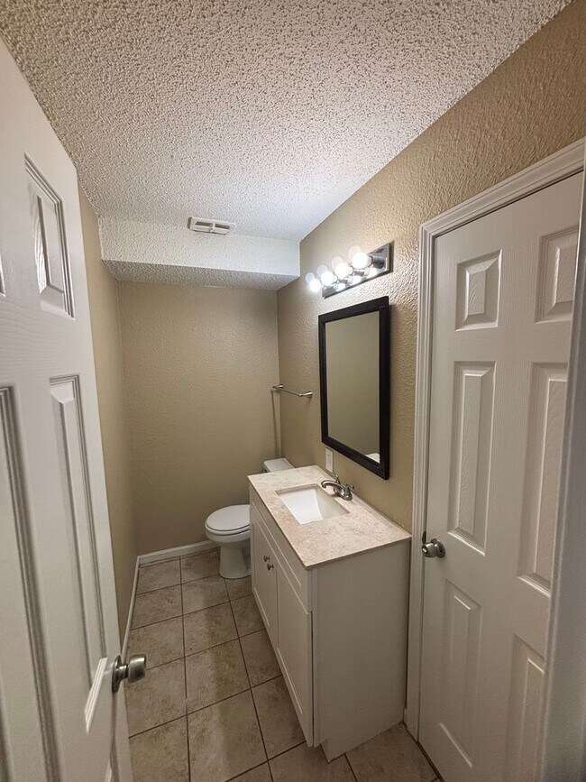 Foto del edificio - Large 2 bdrm/1.5bath apt 750.00 in Indepen...