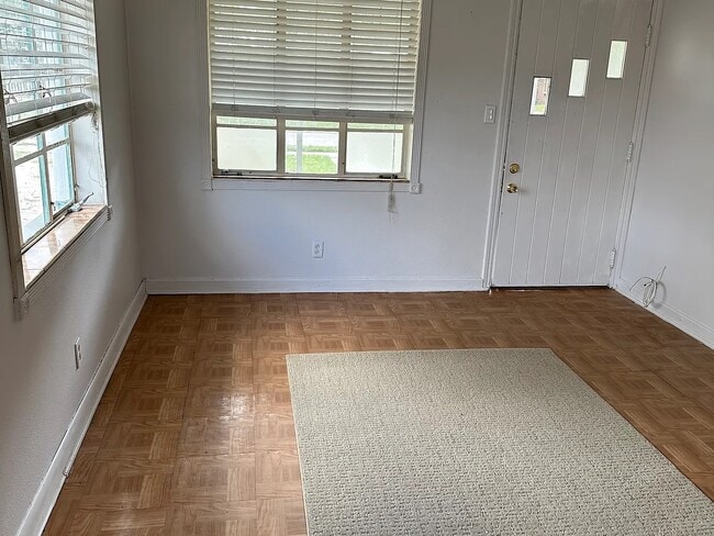 Building Photo - 2015 Palm Ter