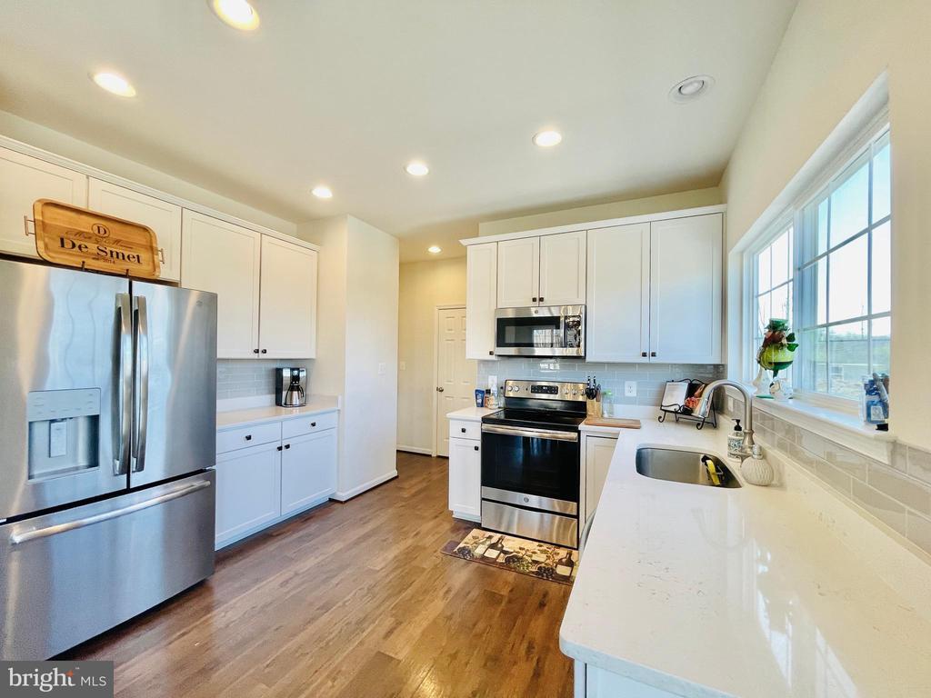Primary Photo - 73 Wellspring Dr