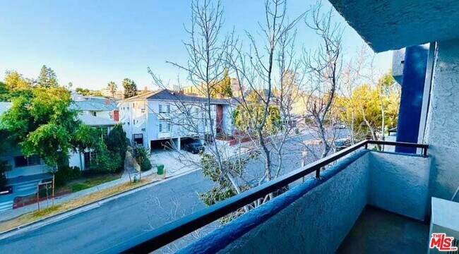 Foto del edificio - 10982 Roebling Ave