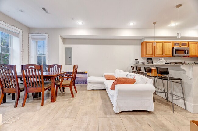 Foto del edificio - 1346 Kenyon St NW