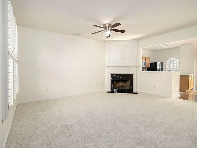 Living room - 1073 Prestwyck Ct