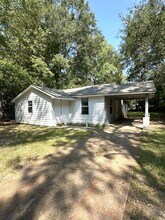 Building Photo - 25 Davis Dr