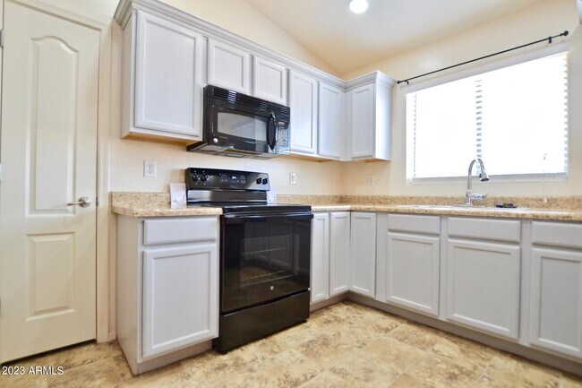Building Photo - 17941 N Ischia Rd