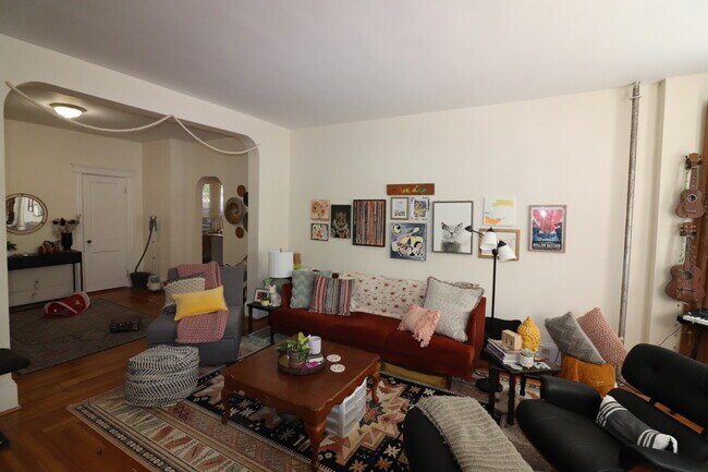 Foto del edificio - 136 Pleasant St
