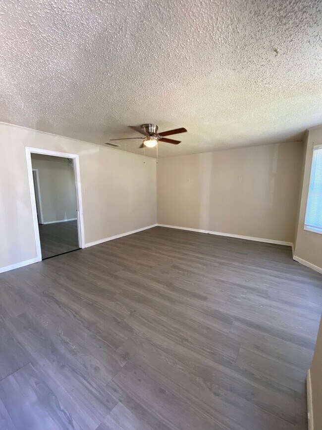 Building Photo - KT 1717 47th Street