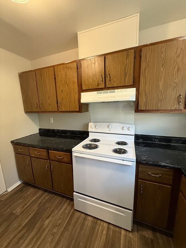 Building Photo - 4805 Lakeside Dr