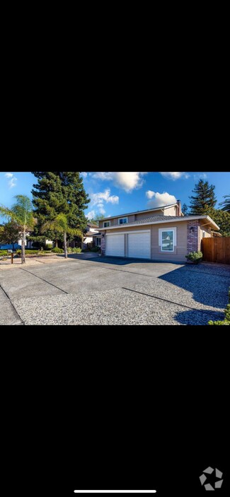 Building Photo - 4664 Fairway Dr