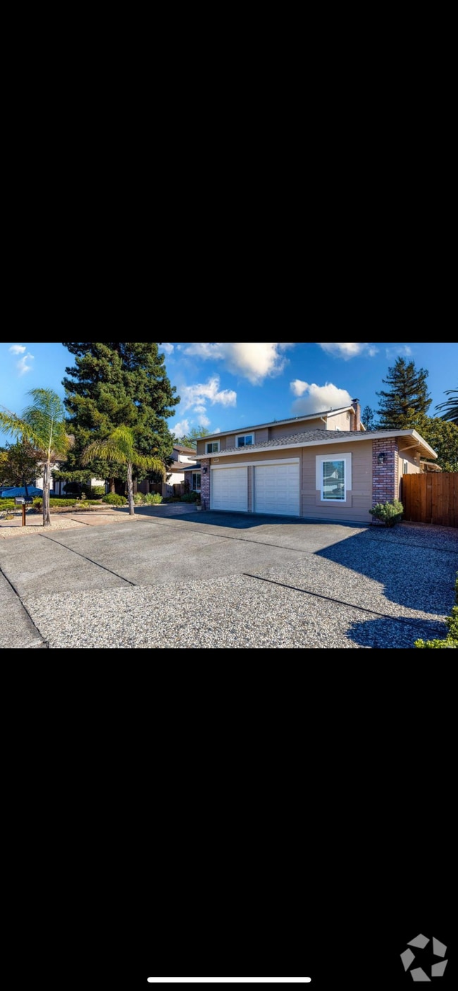 Building Photo - 4664 Fairway Dr
