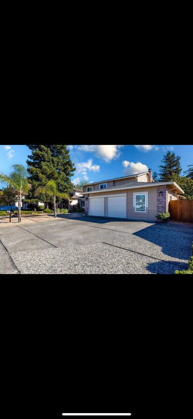 Foto principal - 4664 Fairway Dr