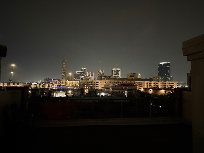 Foto del edificio - 825 W Daggett Ave