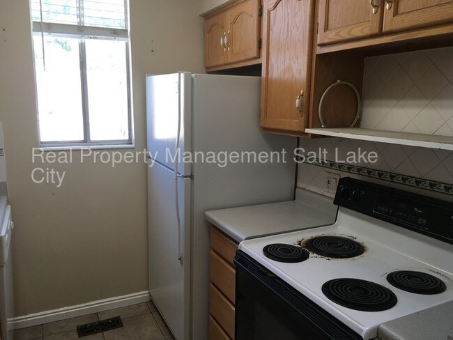 Building Photo - 4434 S Rosehaven Ct