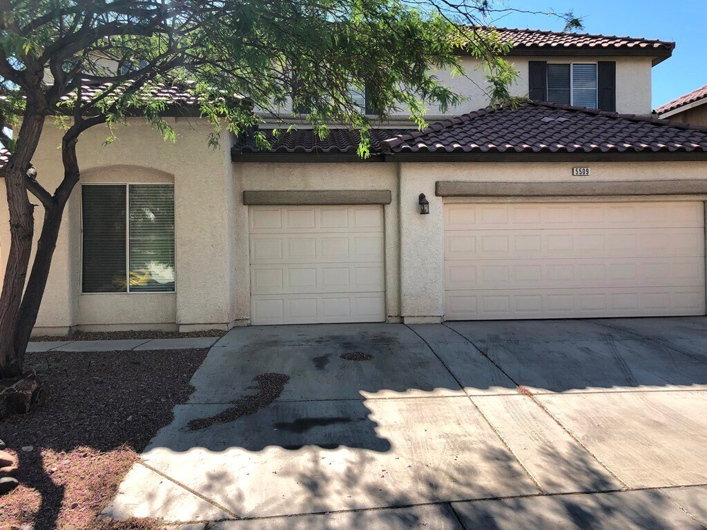 Foto principal - Beautiful 5 Bed/3 Bath Home!