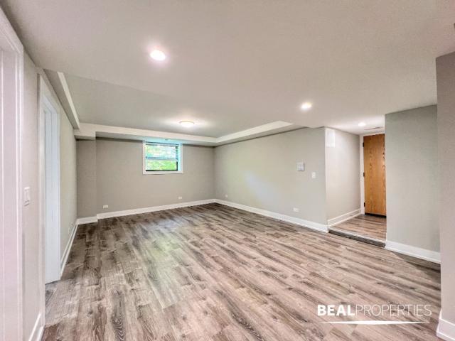 Building Photo - 2 bedroom in EVANSTON IL 60202