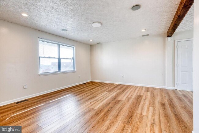 Foto del edificio - 1577 Loring Ct