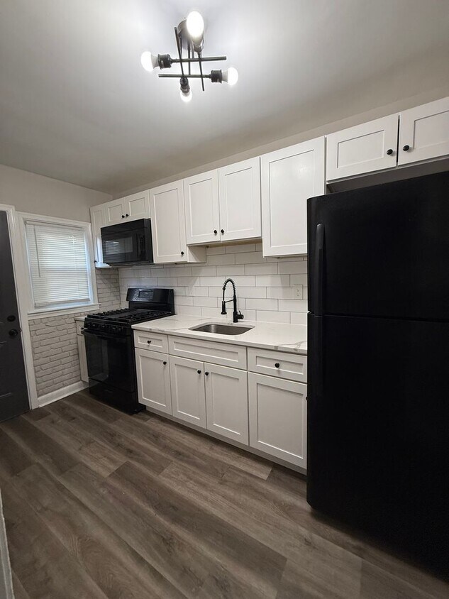 Foto principal - 935 E 41st St