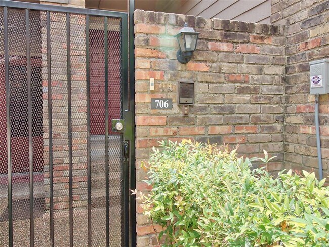 Foto del edificio - 5616 Preston Oaks Rd