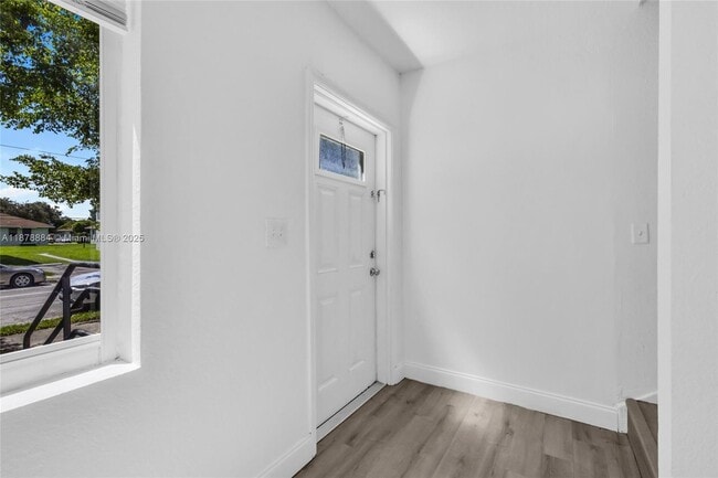 Foto del edificio - 8329 NW 5th Ave