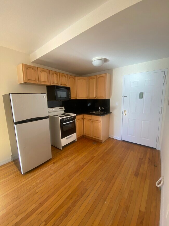 890 W Beech St Unit 2E, Long Beach, NY 11561 890 W Beech St Long