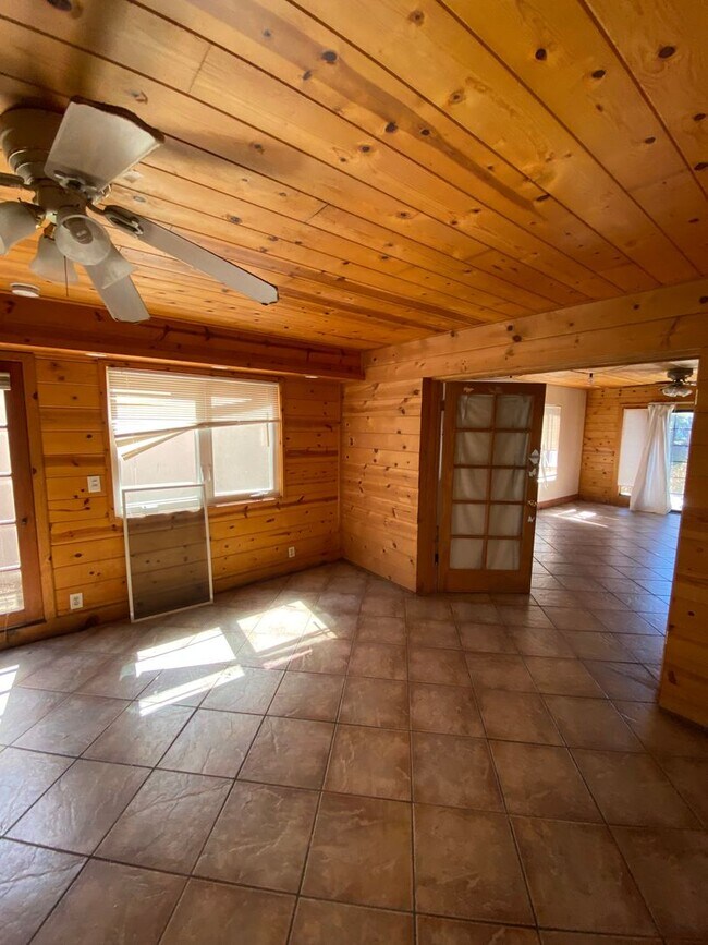 Building Photo - 6583 Del Playa Dr