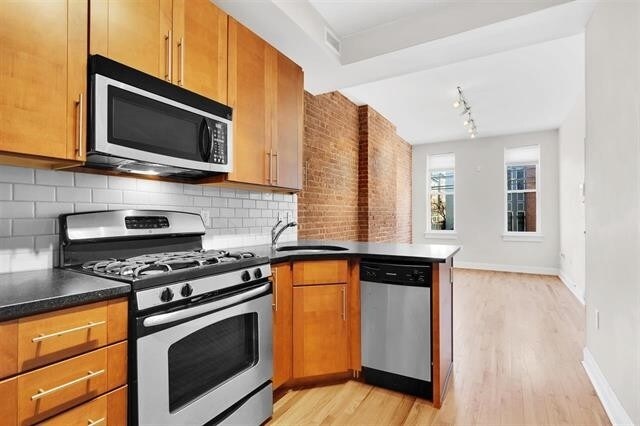 Foto del edificio - 420 Madison St