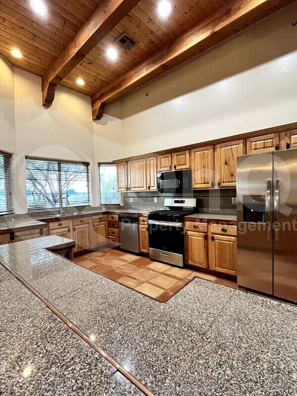 Building Photo - 9840 N Anway Rd