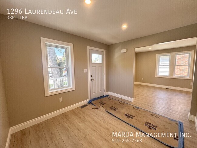 Photo du bâtiment - BRAND NEW RENOVATED 3 BED/1 BATH HOME EAST WINDSOR + UTILITIES