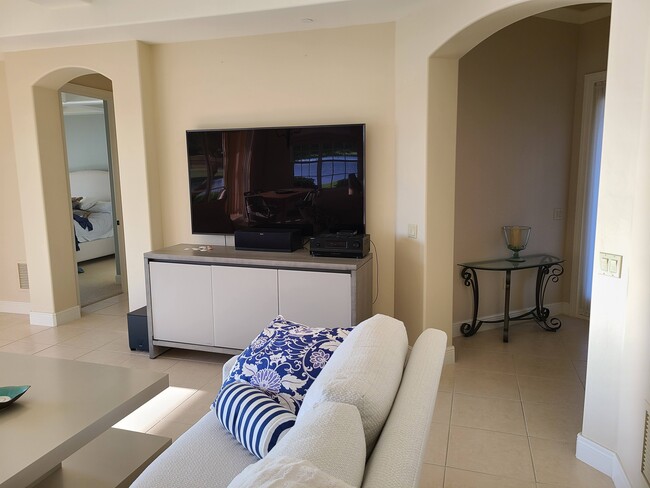 65" HDTV - 534 Avellino Isles Cir