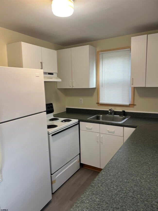 Building Photo - 209 W Pacific Ave