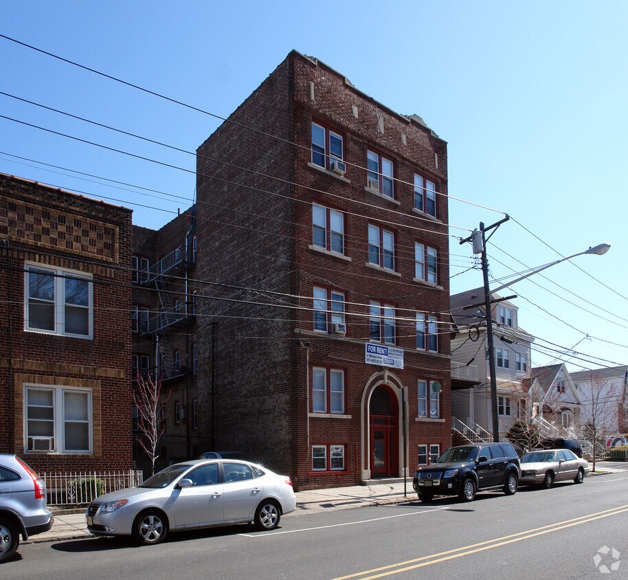 Building Photo - 662 Avenue A