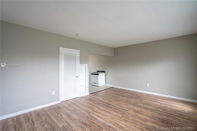 Building Photo - 10200 E Bay Harbor Dr