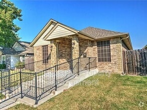 Building Photo - 2102 Lonnie Ln