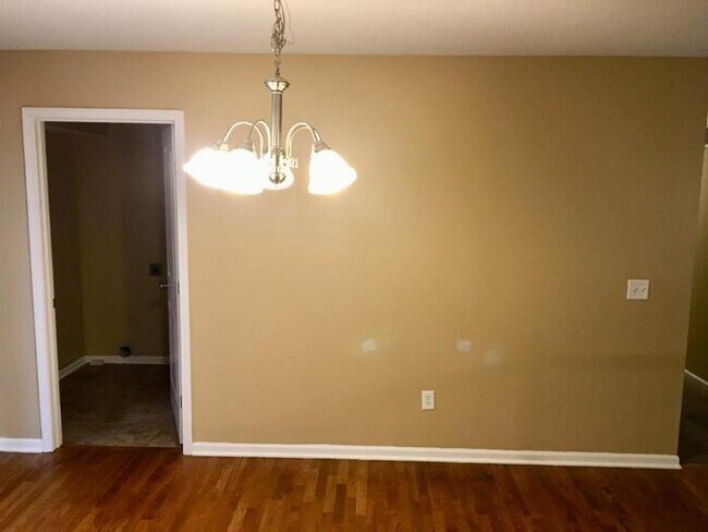 Building Photo - 16423 Richmond Ct