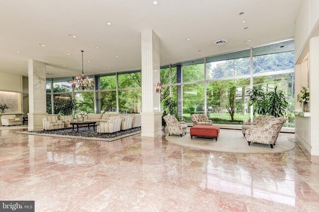 Foto del edificio - 4201 Cathedral Ave NW
