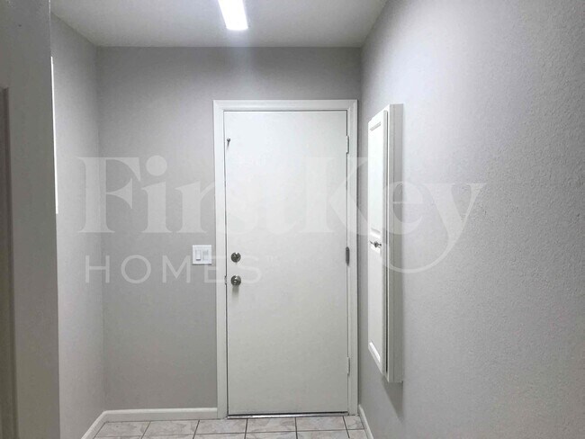 Building Photo - 12925 N 73rd Ave