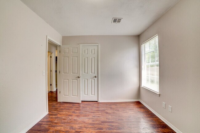 Foto del edificio - Stunning Bixby Home Available For Rent!