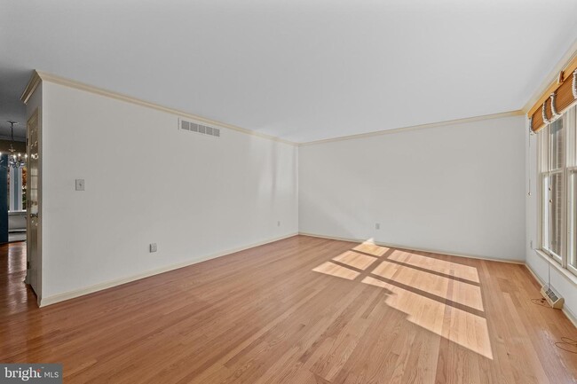 Building Photo - 922 Sugar Pine Dr