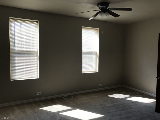 Foto del edificio - 820 E 106th St