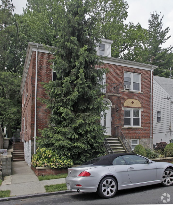 Primary Photo - 66 Cox Ave