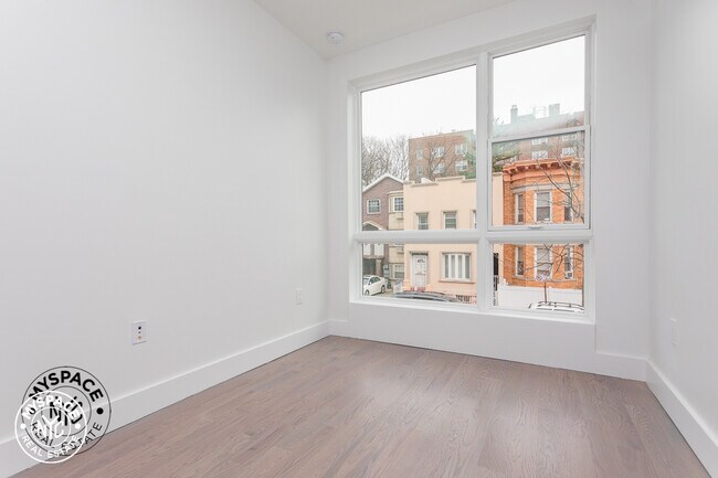 Building Photo - 254 E 28th St