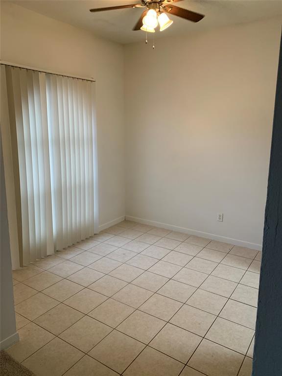 Foto del edificio - 6500 Harbor Town Dr