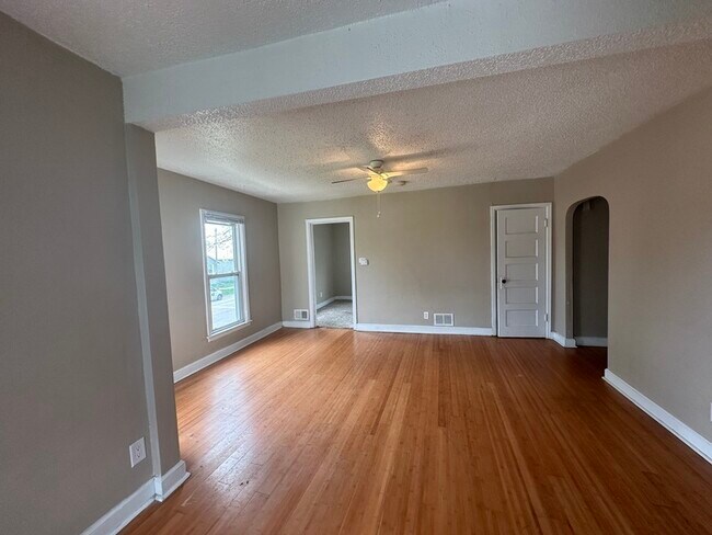 Building Photo - 806 2nd Ave SW