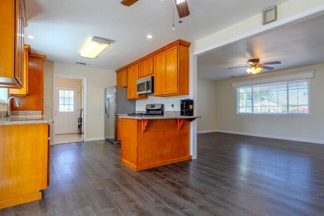 Foto del edificio - 316 N Walnut Ave