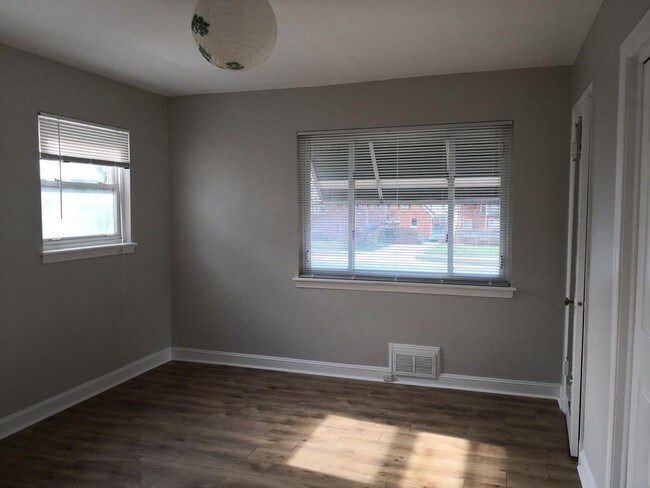 Foto del edificio - 10203 McKenney Ave